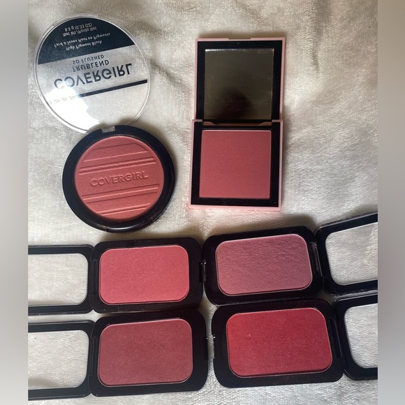 BLUSH BUNDLE COVERGIRL ASOS BEAUTY TREATS - Picture 3 of 6